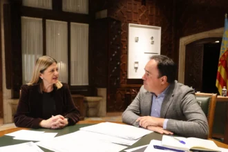 Mari Carmen Ortí, consellera de Educación, y Juanfran Pérez Llorca, president de la Generalitat.