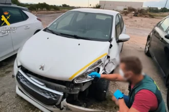 Coche con el que el acusado presuntamente quiso atropellar a dos personas en Dolores.