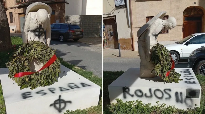 Pintades sobre l'escultura de Quart de Poblet.