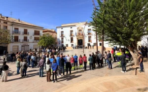 Utiel guarda seis minutos de silencio por sus seis víctimas en el segundo aniversario de la DANA 20 utiel dana minuto silencio segundo aniversarios